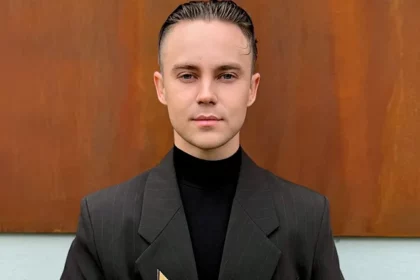 Артем Пивоваров