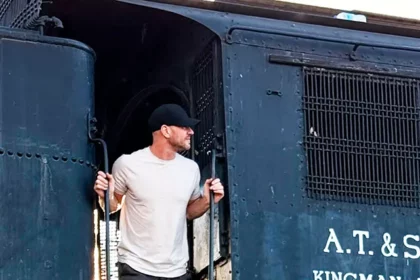 Джонні Сінс