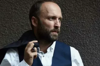 Олександр Кобзар