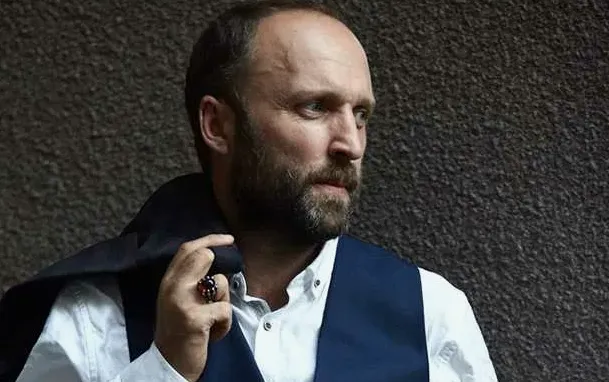 Олександр Кобзар