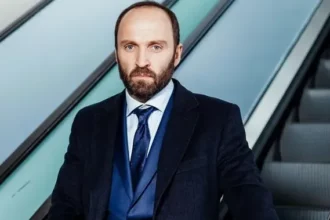 Олександр Кобзар