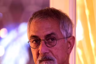 Девід Стратерн