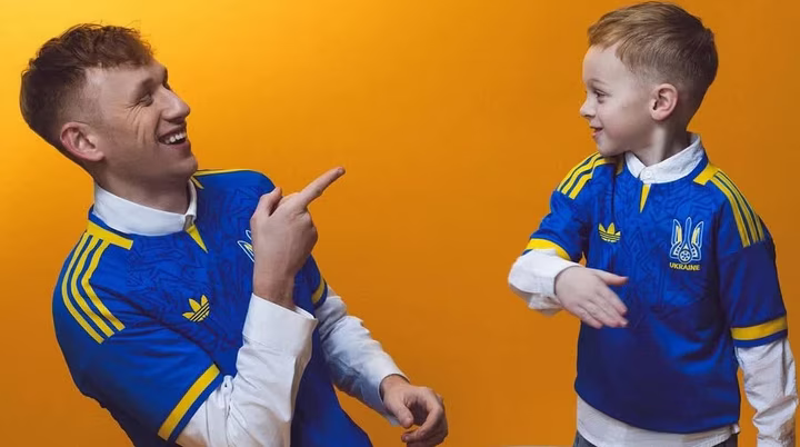 Гайді Клум погляд у камеру під час відвертої фотосесії