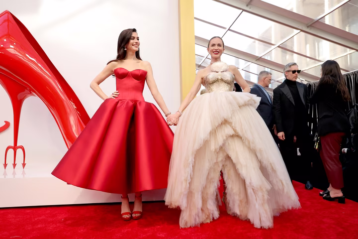 Енн Гетевей позує фотографам на прем'єрі