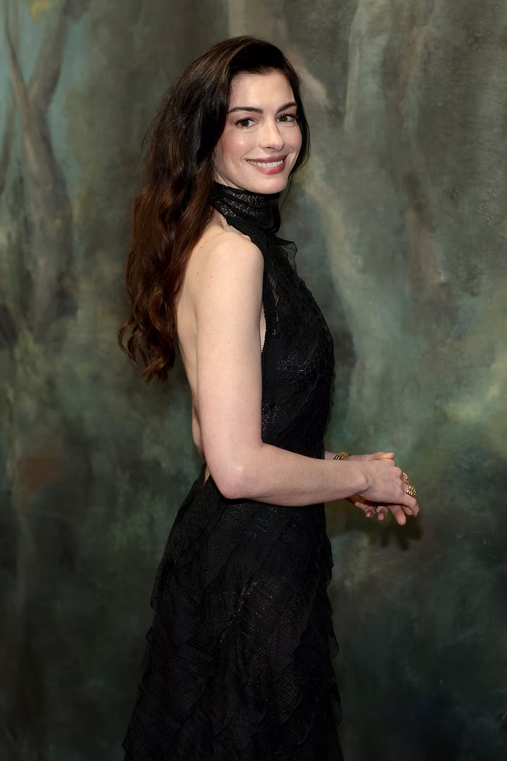 Енн Гетевей в блейзері Stella McCartney