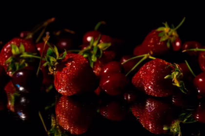 Апрельська полуниця та черешня: чи варто купувати ранні ягоди для здоров'я