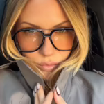 Леся Нікітюк та Маша Єфросиніна цілуються в губи під час відпочинку