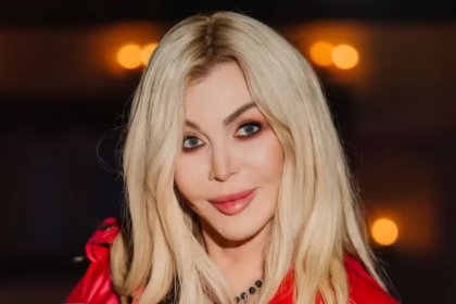 Ірина Білик у лазні прикрила принади віником для атмосферного фото