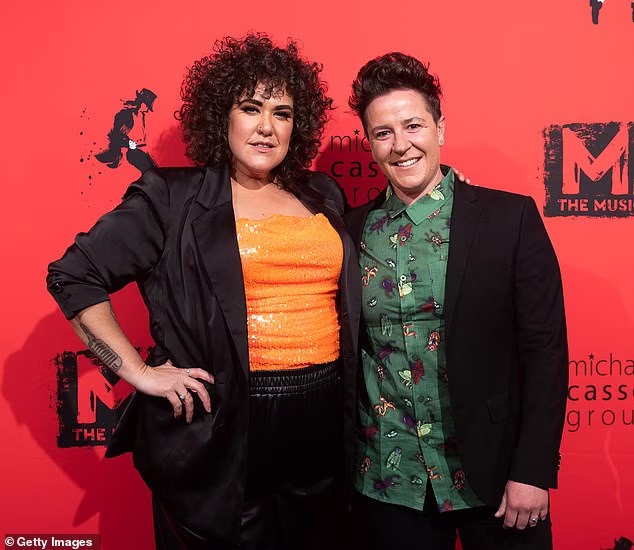 Співачка Кейсі Донован у клініці репродуктивної медицини