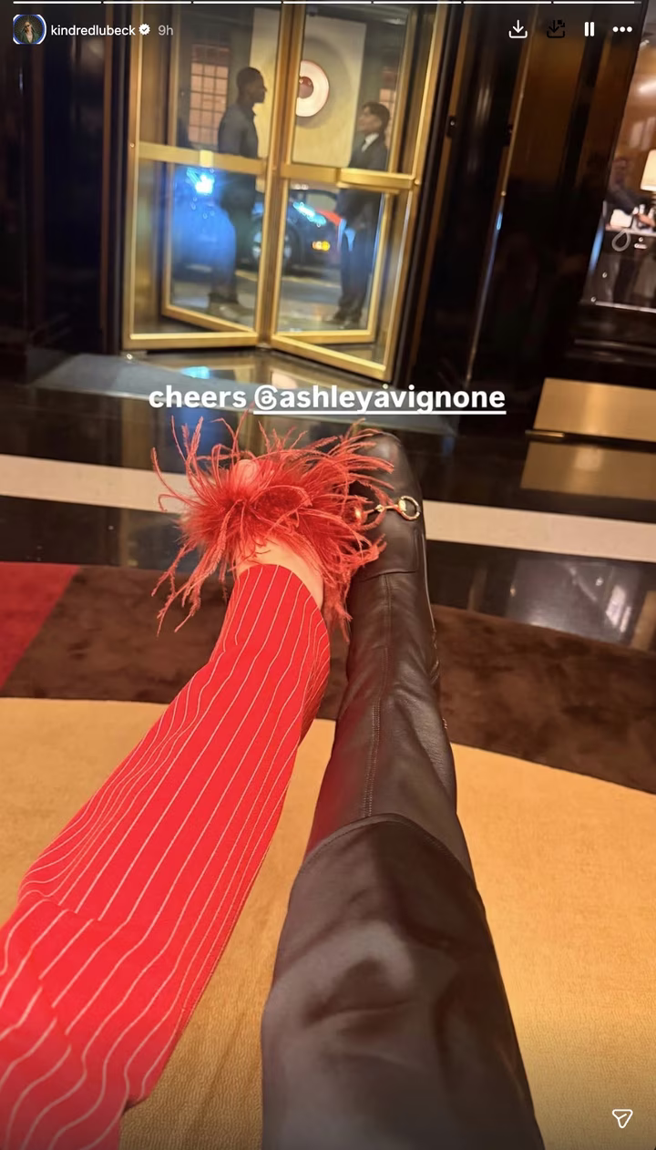 Фанати Тейлор Свіфт обговорюють її обручку від Тревіса Келсі