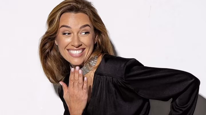 Христина Решетнік у чорному боді демонструє стрункі ноги