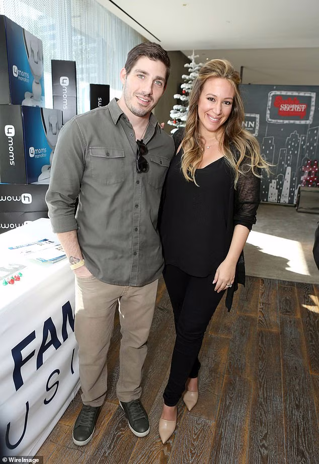 Хейлі Дафф з нареченим на світському заході