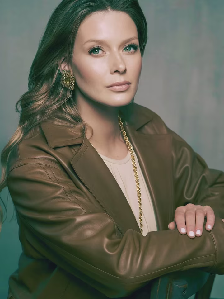 Любава Грешнова у шкірянці наробила ефектних фото у стилі Голлівуд