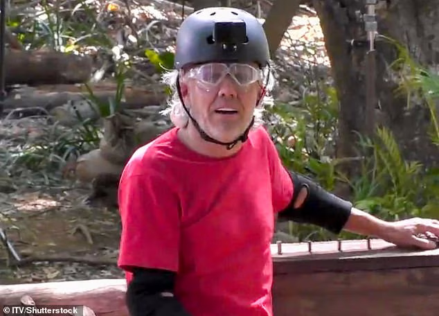 Адам Томас плаче після рішення табору залишити його