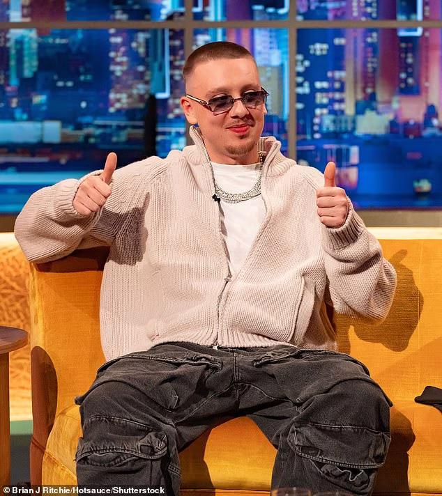 Aitch порівнює напруження на The Assembly з реаліті-шоу в джунглях