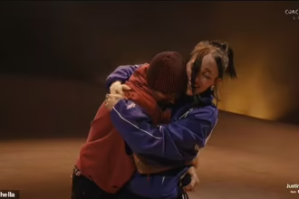 Джастін Бібер та Sexxy Red виконують пісню Sweet Spot