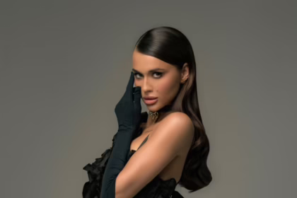 Катерина Лозовицька у відвертій фотосесії в чорному боді