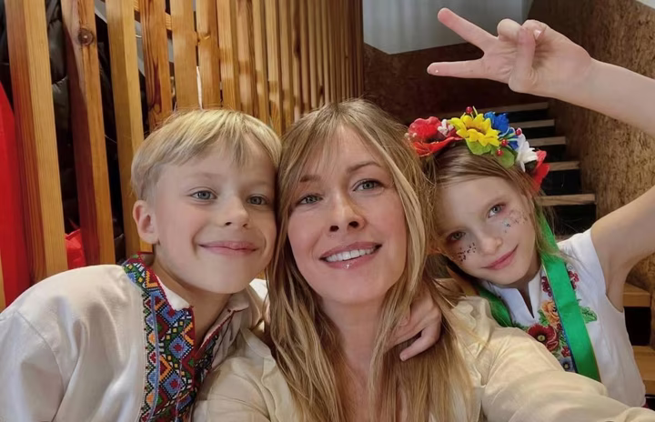 Олена Кравець показала сина та доньку Івана і Катерину