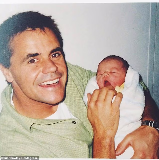 Лусія Хоулі згадує дитячі роки з батьком