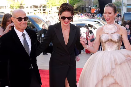 Стенлі Туччі з дружиною Фелісіті Блант та Емілі Блант з Джоном Кразінські