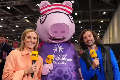 Габбі Логан розпитує Тата Свина про Гаррі Стайлса на марафоні