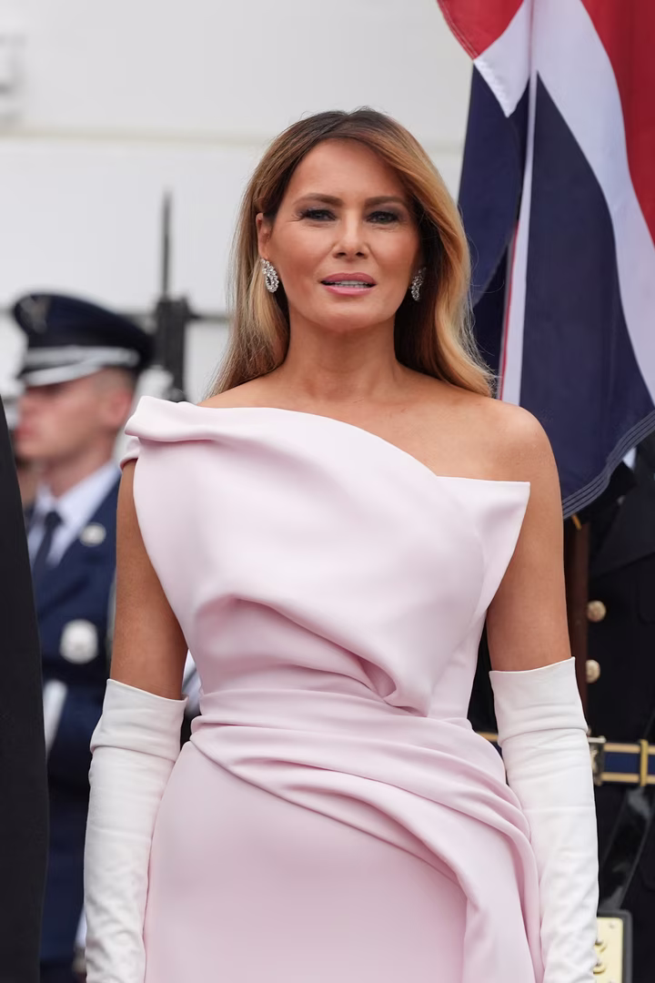 Меланія Трамп обрала Dior Haute Couture для зустрічі з монархами