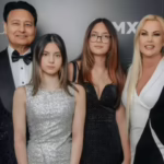 Мохаммад Захур та Камалія з доньками на офіційному заході