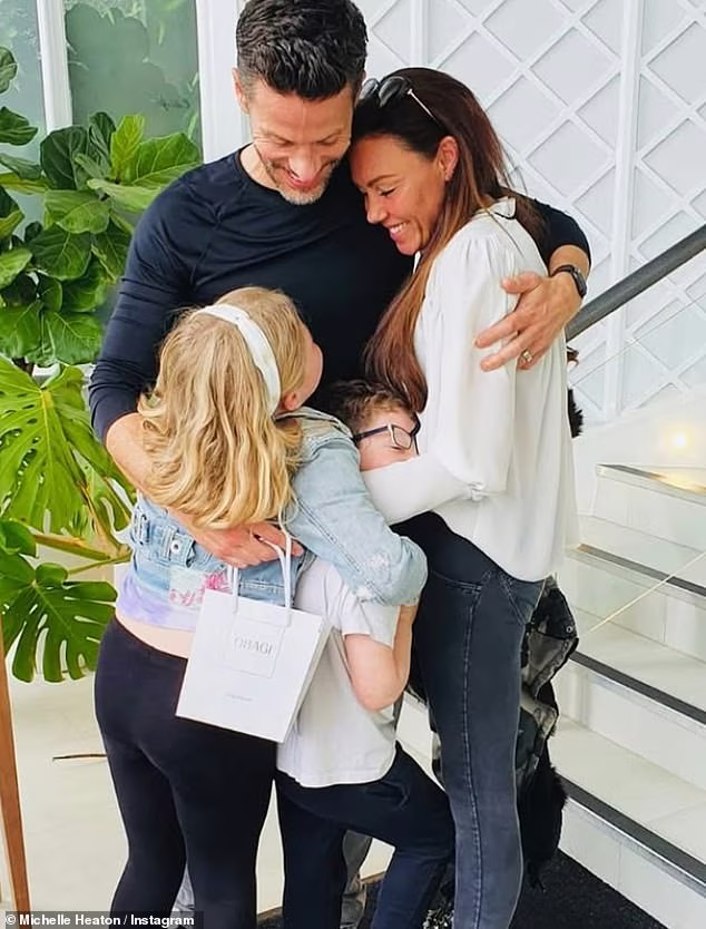 Мішель Хітон з родиною після подолання залежності