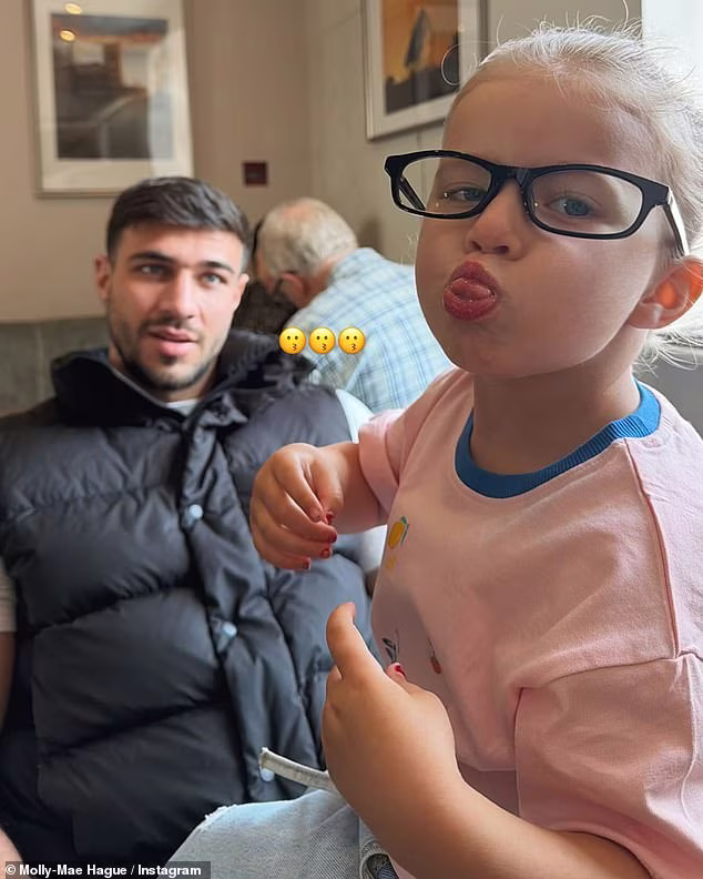 Приватний літак Моллі-Мей Гейг у швейцарському аеропорту