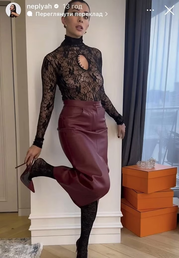 Ганна Неплях у стилі сексі бізнеследі для фотосесії