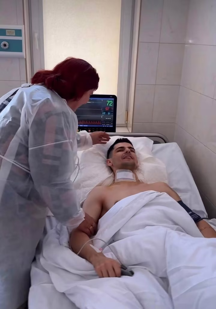 Ніколас Карма у лікарняній палаті після операції