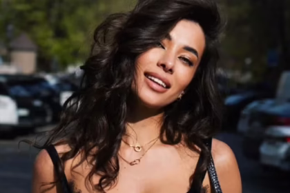 Оголена Анна Неплях демонструє фігуру під час зухвалої фотосесії