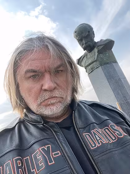 Олесь Санін