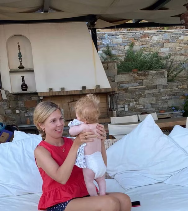 Керрі Джонсон на прогулянці з дітьми