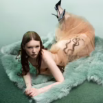 Співачка Кажанна вразила мережу відвертою фотосесією у прозорій сукні