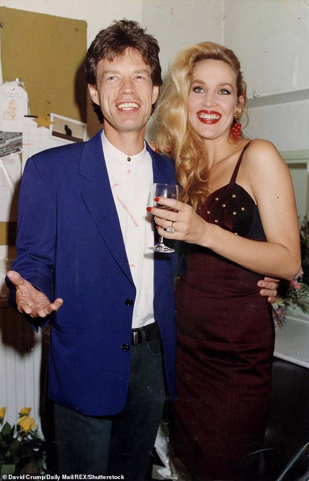 Jerry Hall досі живе в особняку Мікі Джеггера