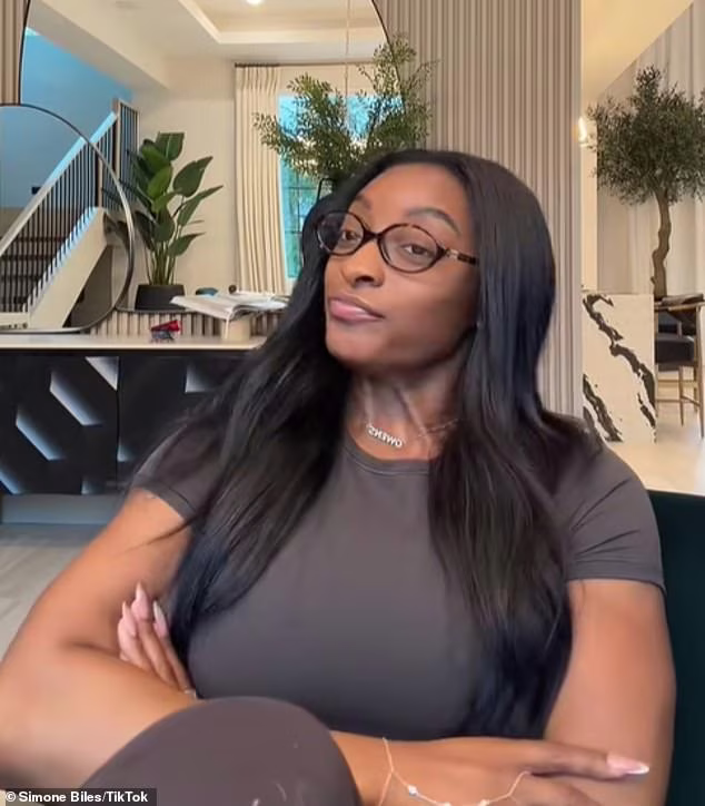 Сімона Байлз позує на Laureus World Sports Awards у квітні 2026 року