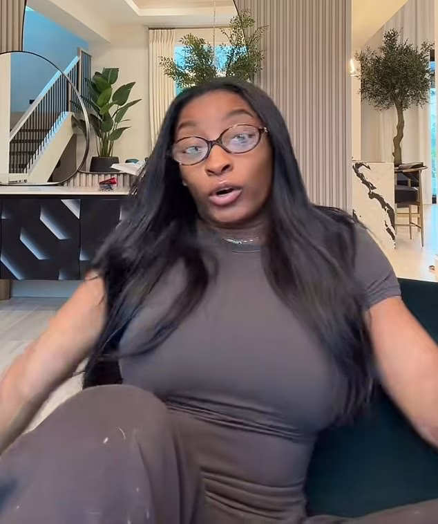 Сімона Байлз відпочиває в Іспанії після світського виходу