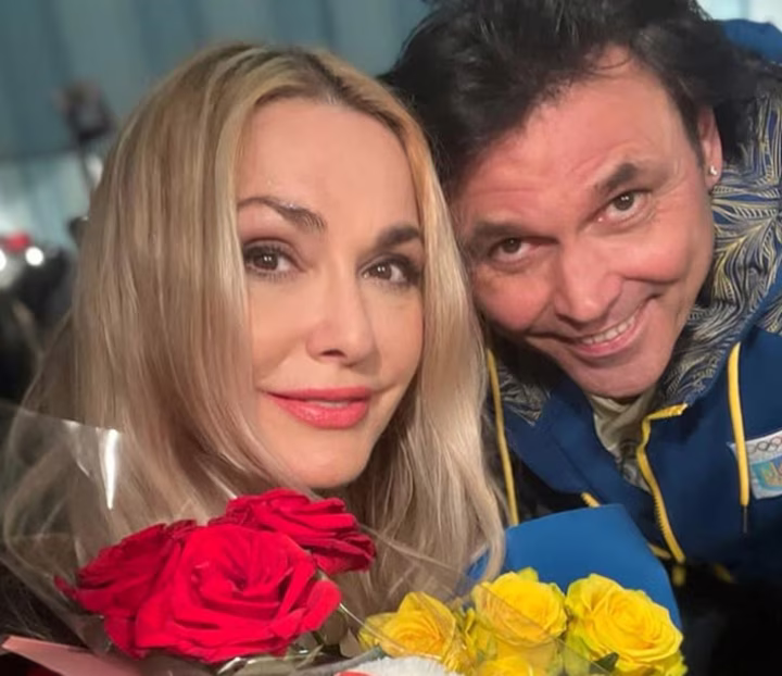 Ольга Сумська з чоловіком Віталієм Борисюком на прогулянці в ботсаду