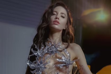 Надя Дорофєєва DOROFEEVA у кліпі на англомовну пісну Feel the heat