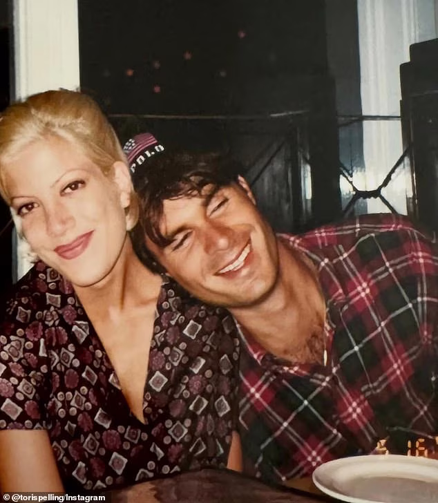 Торі Спеллінг та Патрік Малдун під час святкування дня народження