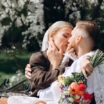 Письменник Павло Вишебаба одружився з блогеркою Анжелікою Кравець весілля