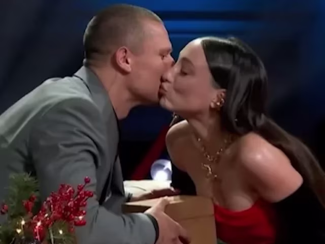 Учасниця шоу Холостяк Настя Половінкіна та Тарас Цимбалюк на зйомках проекту