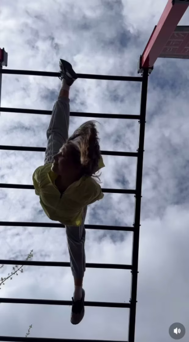 Антоніна Хижняк показує вправи для схуднення та пластики тіла