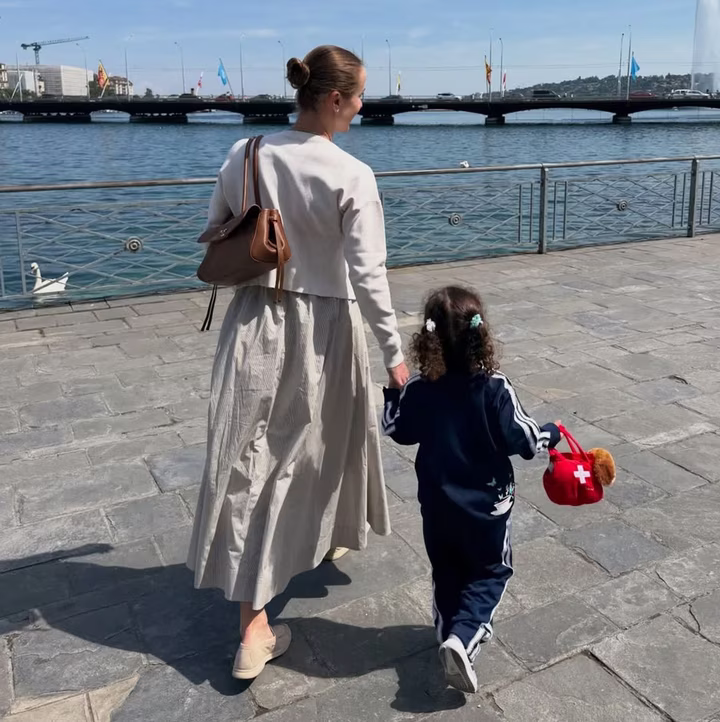 Еліна Світоліна з дочкою погуляла коло води у Швейцарії