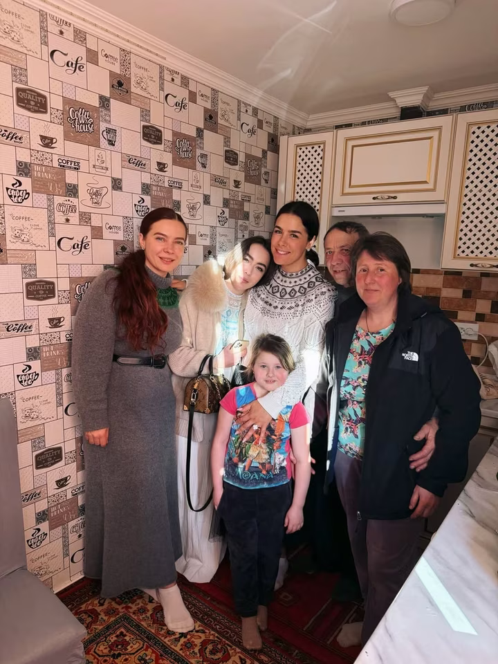 Іванна Онуфрійчук з родиною під час візиту в Україну