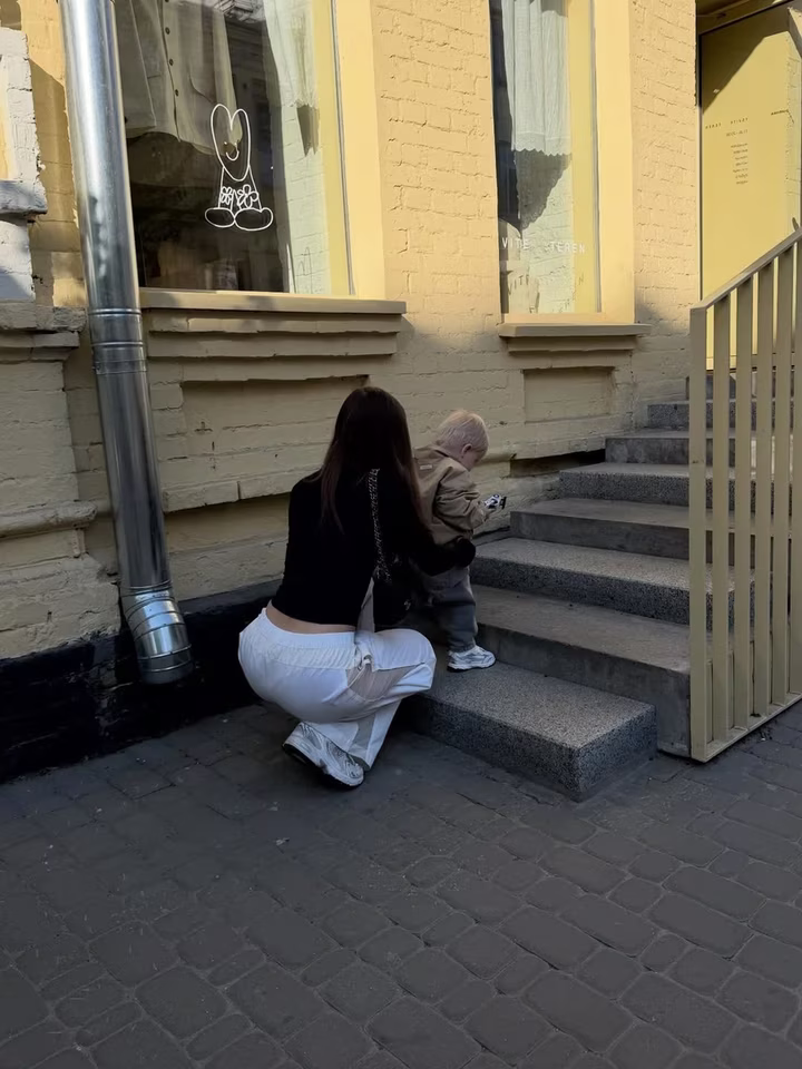 Нові фото Катерини Остапчук та сина Тимофія