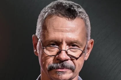 Владислав Захаров